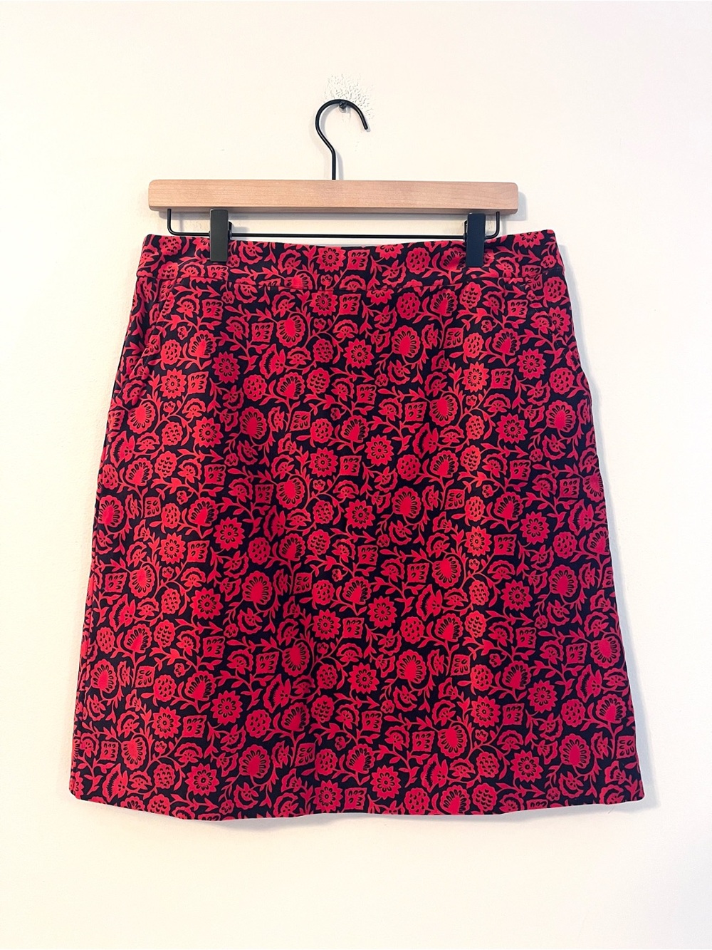 Boden Women’s Red and Navy Velveteen A-Line Skirt Size 8L Floral Print